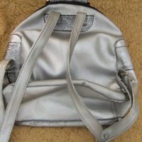 Продавам дамска чанта тип раница, снимка 7 - Чанти - 33229004