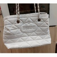 Бяла чанта Guess, снимка 1 - Чанти - 43760538