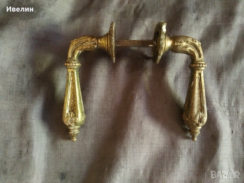 две барокови дръжки за врата,прозорец с шилд, снимка 1