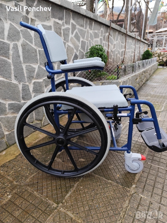 Инвалиден стол за баня и тоалетна, снимка 1