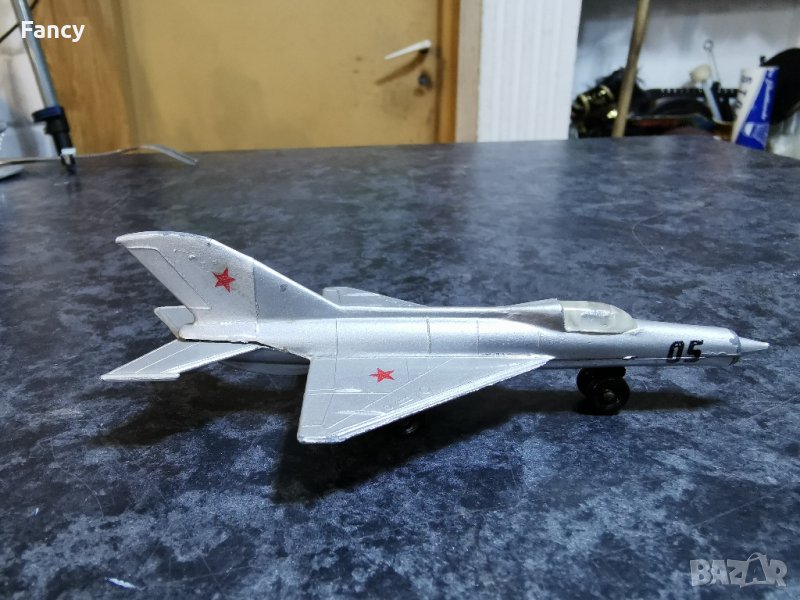 Модел на самолет МИГ 21 в мащаб 1/120 в състоянието на снимките, произведен в България , снимка 1