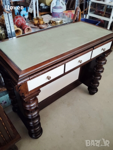 Старинно бюро с кожен плот, снимка 1