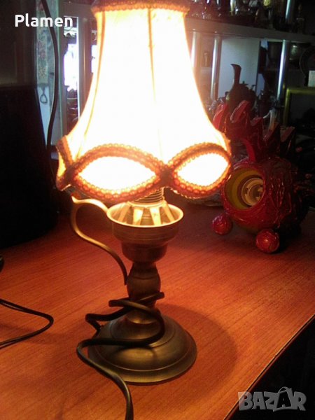 Стара електрическа нощна лампа с абажур и крушка миньонка, снимка 1