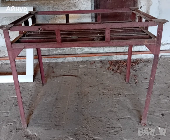 Метални палети за повдигане на товари