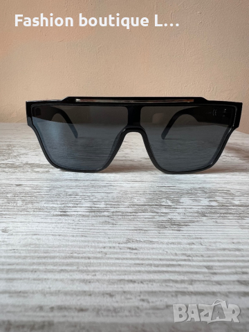 Черни слънчеви очила със златна лента 😎, снимка 1 - Слънчеви и диоптрични очила - 44906644