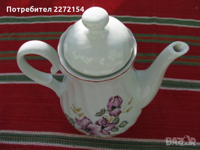 Порцеланов чайник, снимка 1 - Антикварни и старинни предмети - 34838918