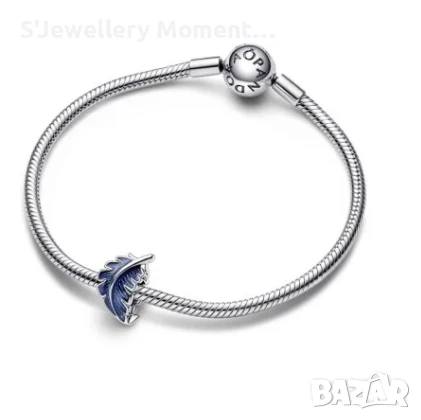 Сребърен талисман за гривни PANDORA Blue Curved Feather Charm, снимка 3 - Гривни - 50724241