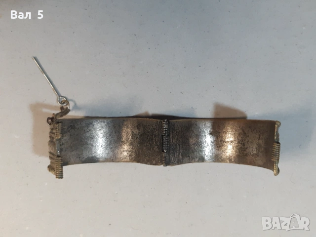 Стар накит възрожденски тип - бронзова гривна . Носия, снимка 5 - Антикварни и старинни предмети - 53075678