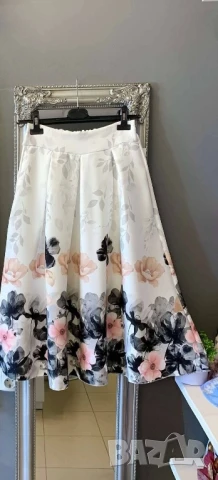 пола с флорални мотиви 