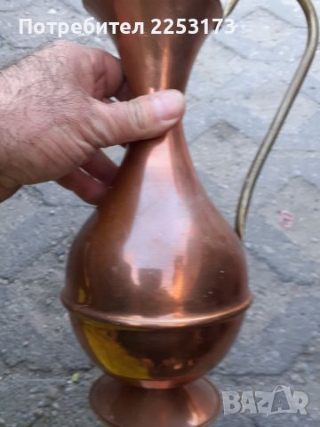 Стара медна кана с бронзова дръжка