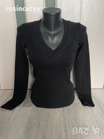 Черна блуза в-деколте, снимка 1 - Блузи с дълъг ръкав и пуловери - 43061324