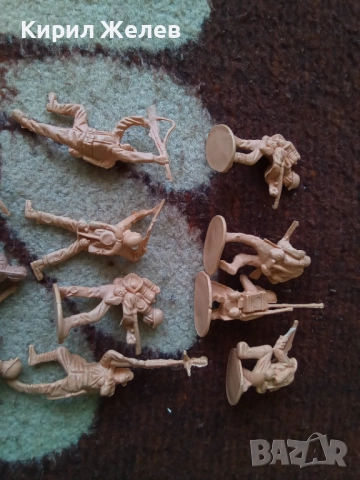 Войници пластмасови 12 броя 51739, снимка 6 - Колекции - 52105358