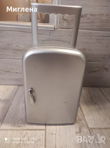 Мини хладилник на 12 и 200 волта, снимка 2 - Хладилни чанти - 48644292