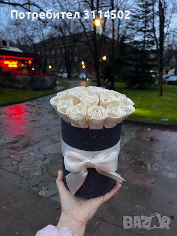 Елегантна кутия с 19 рози