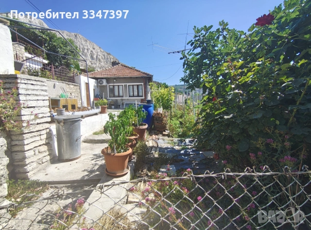 Продавам 1/2 реална част от къща в централната част на гр. Балчик.