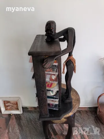 Шкаф за 26 бр. музикални дискове. Ръчно изработена дърворезба на шаман . , снимка 8 - Шкафове - 48854517