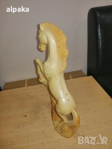 Продавам красива статуетка на кон,пластика, снимка 4 - Статуетки - 43847972