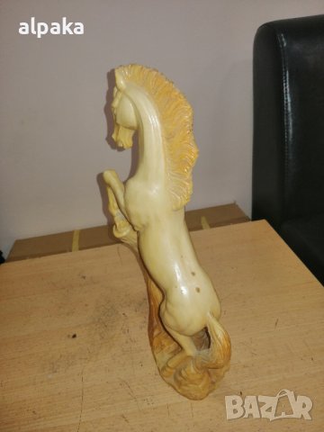 Продавам красива статуетка на кон,пластика, снимка 4 - Статуетки - 43847972