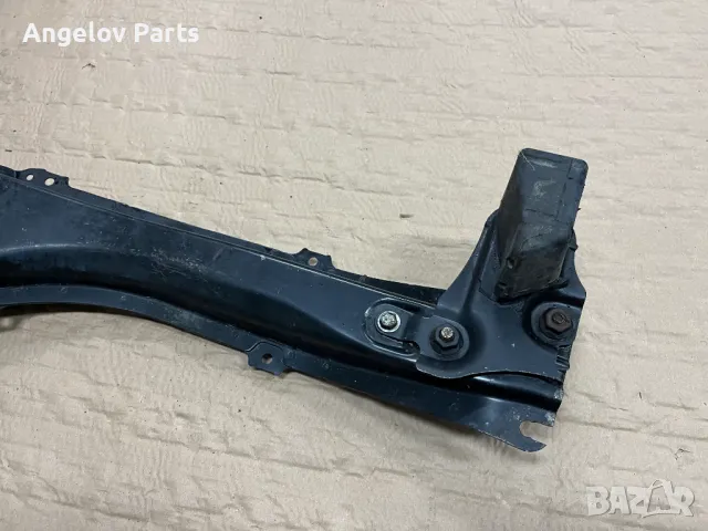 Гредата под двигателя за Toyota Corolla Verso 2.0 D-4D 2003 г., снимка 2 - Части - 48044648