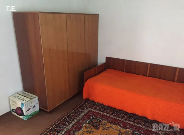 Къща на два етажа с гараж, градина и стопански постройки, снимка 9 - Къщи - 50406139