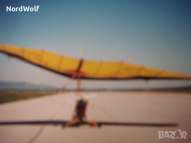 Едноместен мотоделтапланер 