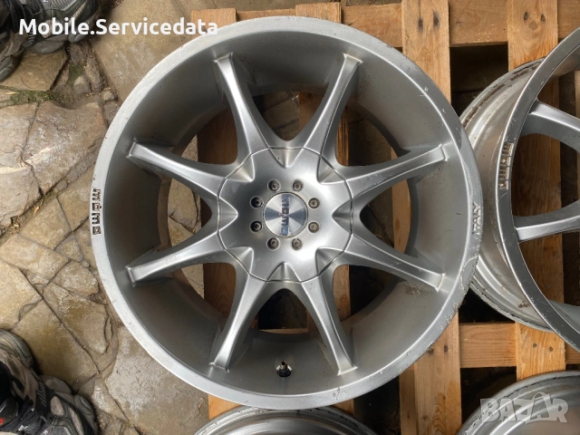 Комплект MOMO Quasar 17″ джанти – 4 броя Добро Състояние, без кривини, снимка 4 - Гуми и джанти - 53248291