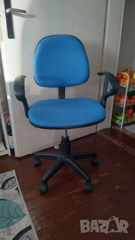 ПОДАРЯВА СЕ детски стол