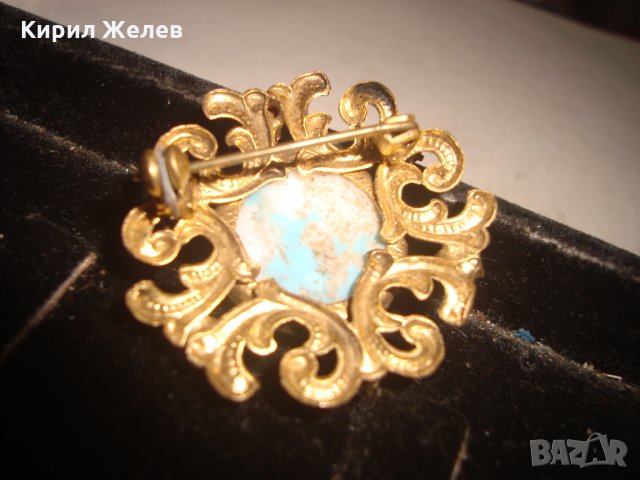 СТАРИННА АРТ ДЕКО ПОЗЛАТЕНА БРОНЗОВА БРОШКА с ЕСТЕСТВЕН ТЮРКОАЗ и САПФИР-КРИСТАЛ КАМЪНИ , снимка 12 - Други - 32266761