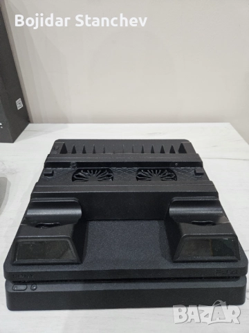 Ps4 slim с два оригинални джойстика , снимка 4 - PlayStation конзоли - 52893119