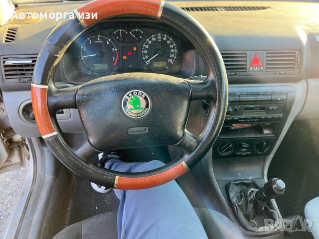 Шкода Октавия 1.6 бензин 2000 г. само на части , снимка 8 - Части - 43454391