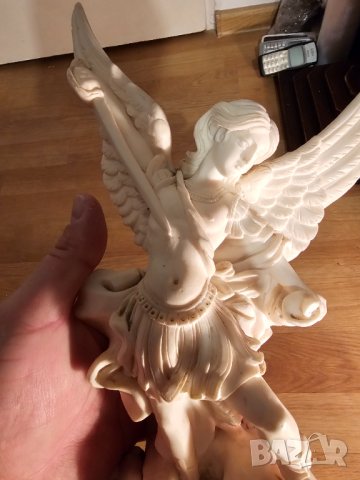 Старинна италианска скулптура Фаро  Архангел Михаил с копие и огнен меч, с които пронизва Дявола - п, снимка 7 - Антикварни и старинни предмети - 43901197