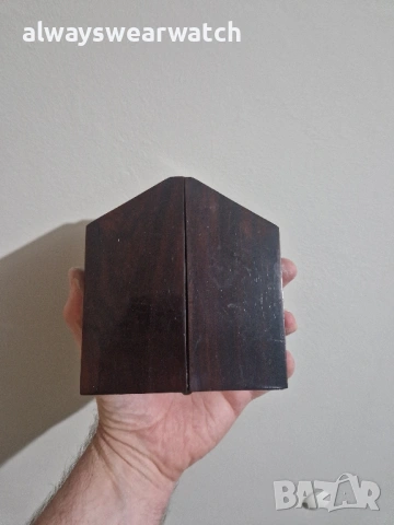 Дървен сгъваем иконостас / кутия с подплата и закопчалки