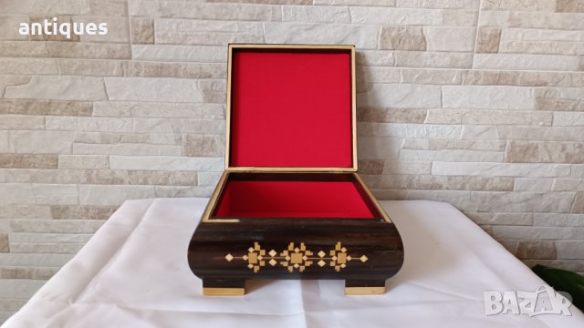Стара дървена кутия за бижута - украсена с фурнир - №2, снимка 6 - Антикварни и старинни предмети - 43706706