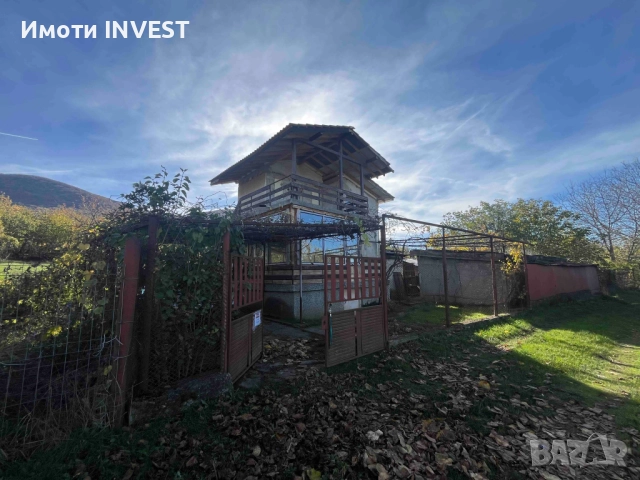 Двуетажна вила с ток и вода в м-т Кованлъка спирка "Момина чешма"