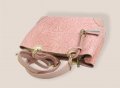 Дамска чанта от естествена кожа с ефектна щампа в розово, снимка 4