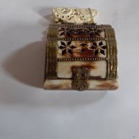 Камилска кост Стара кутия Иран + колие от камилска кост, снимка 4 - Бижутерийни комплекти - 38233382