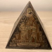 Стара малка египетска бронзова пирамида, снимка 4 - Антикварни и старинни предмети - 43832180