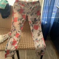 Дамски панталон цветя, снимка 1 - Панталони - 39672409