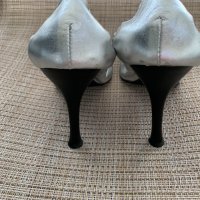 Уникални скъпи сребристи обувки CAFENOIR Италия, снимка 11 - Дамски обувки на ток - 33198245