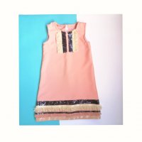 Прекрасна детска рокля в розово с паети и ресни, снимка 5 - Детски рокли и поли - 28633837