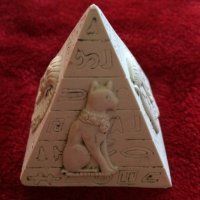 пирамида от камък от Египет, снимка 1 - Декорация за дома - 35390316
