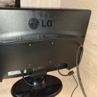 Монитор LG VGA, снимка 2 - Монитори - 43599209