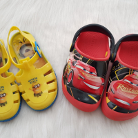 Селиконови сандали Миньони №24, снимка 4 - Детски сандали и чехли - 36489801
