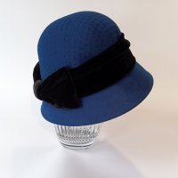 Елегантна дамска зимна шапка в син цвят, 100% вълна  , снимка 1 - Шапки - 38868594