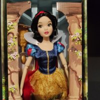 Оригинална кукла Снежанка и седемте джуджета - чупещи стави - Дисни Стор Disney Store , снимка 2 - Кукли - 36595590