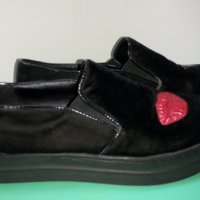 Дамски черни обувки с апликации Fred, снимка 1 - Дамски ежедневни обувки - 27342884