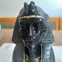 Красиви колекционерски бюстове на Нефертити и Тутанкамон цена 40лв, снимка 5 - Други ценни предмети - 40130701