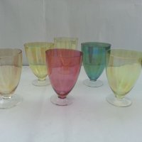 Ретро чаши цветно стъкло, снимка 1 - Антикварни и старинни предмети - 33559640
