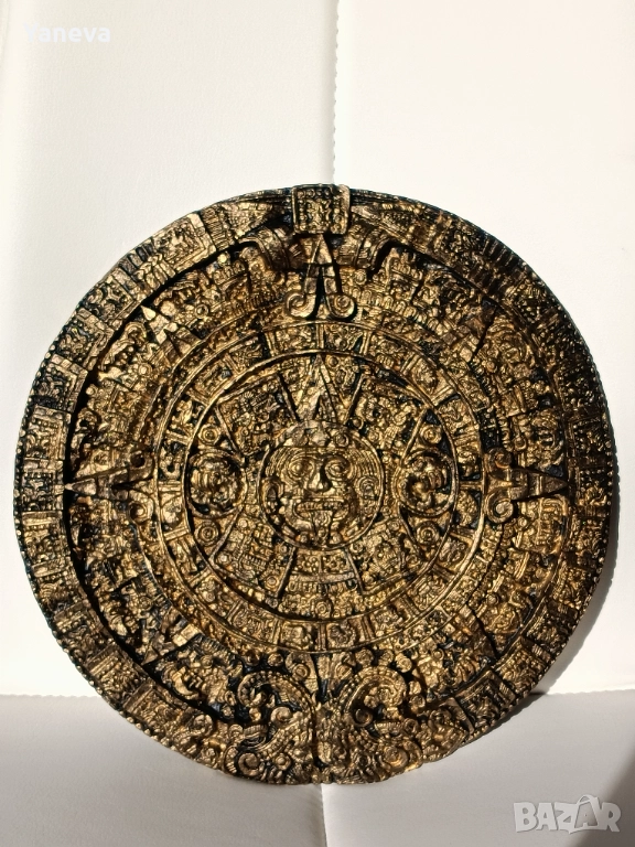 Календар на маите , известен също като " Ацтекския камък на Слънцето". , снимка 1