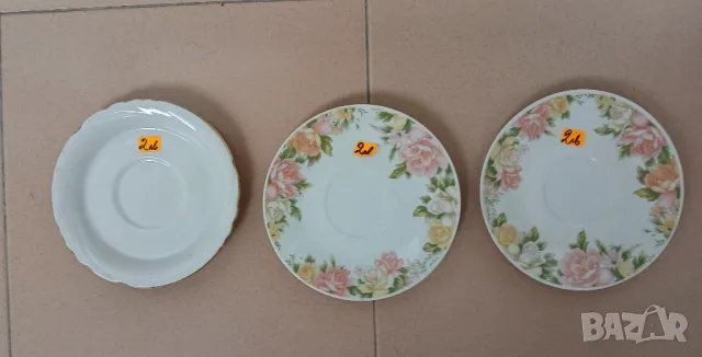 Порцеланови чинии различни големини и модели., снимка 1